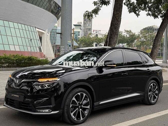 Xe điện VinFast VF8 PLUS 2023 Đen
