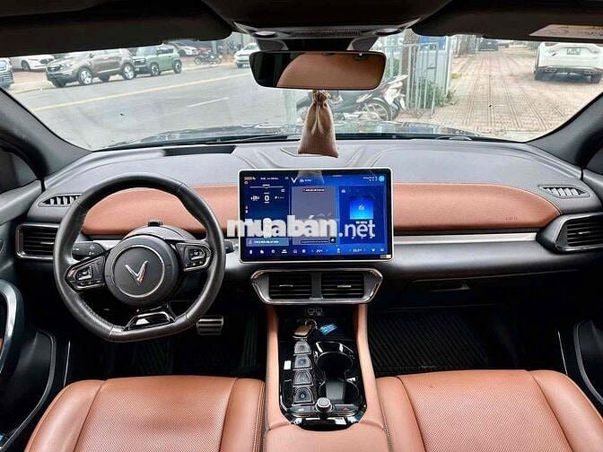 Xe điện VinFast VF8 PLUS 2023 Đen