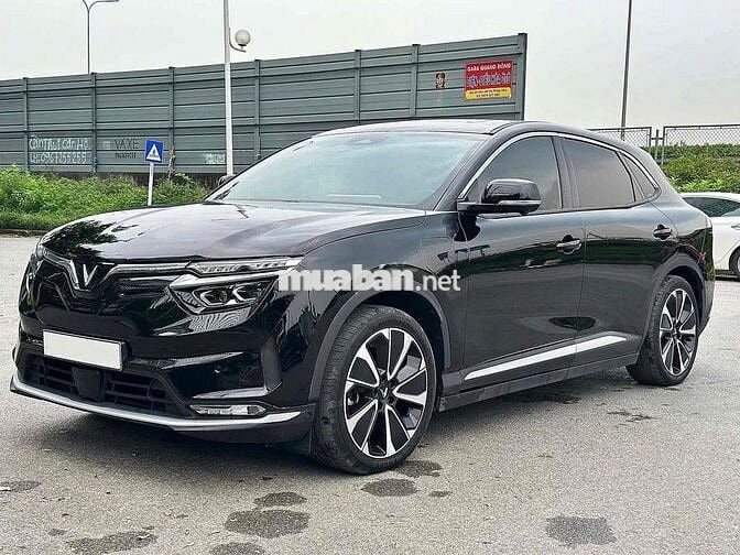 Xe điện VinFast VF8 PLUS 2023 Đen