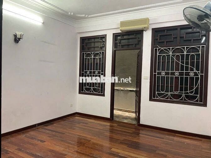 Cực đẹp! Cho thuê nhà Cổ Linh - 80m - 4PN - Mặt phố kinh doanh- Vỉa hè