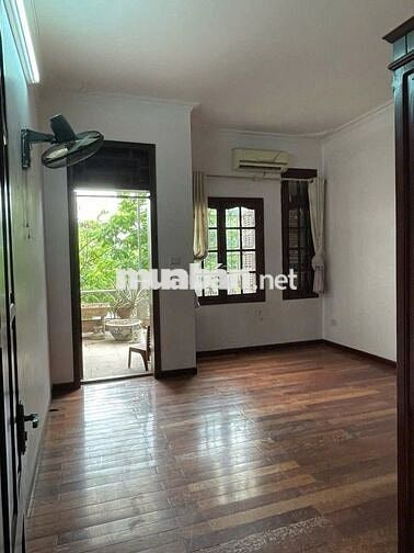 Cực đẹp! Cho thuê nhà Cổ Linh - 80m - 4PN - Mặt phố kinh doanh- Vỉa hè