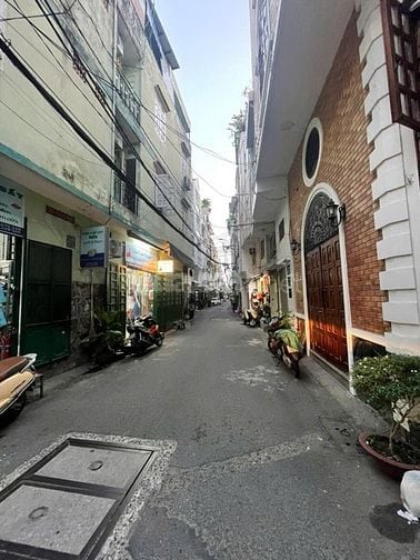 CHÍNH CHỦ BÁN GẤP NHÀ HẺM XE HƠI ĐƯỜNG HUỲNH VĂN BÁNH , PHÚ NHUẬN