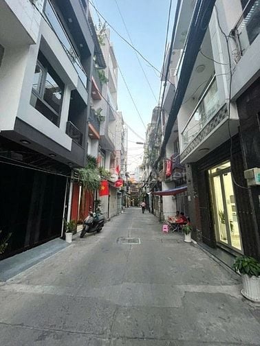 CHÍNH CHỦ BÁN GẤP NHÀ HẺM XE HƠI ĐƯỜNG HUỲNH VĂN BÁNH , PHÚ NHUẬN