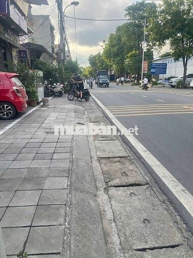 Nhà 3 Tầng , 2 Mặt Thoáng Mát , Mặt Phố Cam Mộc , Dông Anh 