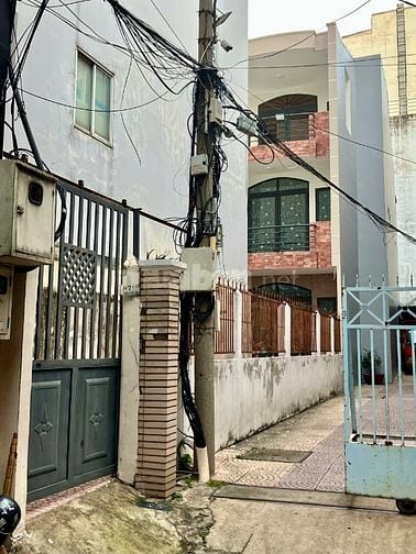 Tòa nhà văn phòng 279m2 Bùi Thị Xuân (62m x 6m)