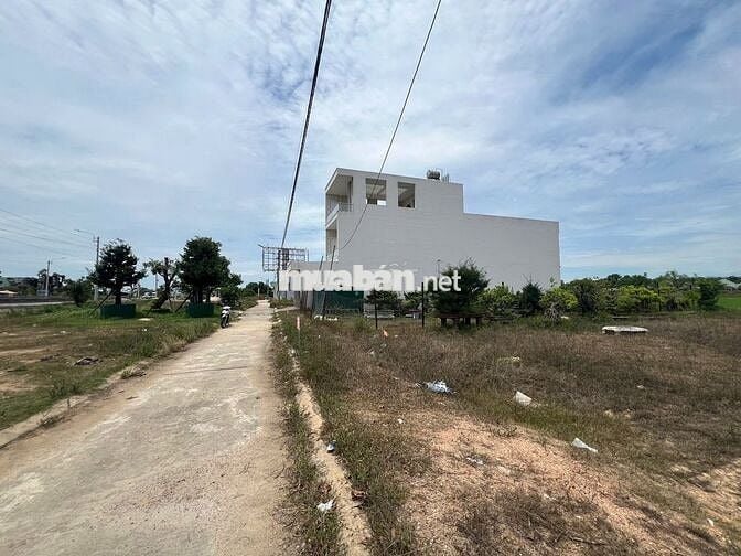 BÁN ĐẤT Ở - MT QL1A - 4 lô liền kề ở Cát Tân - Phù Cát - 2,3 tỷ - 6x30