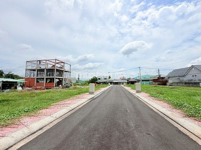 Bán gấp lô đất ngay Chợ Bình Chánh, sổ hồng riêng, thổ cư 100%, 1 tỷ05