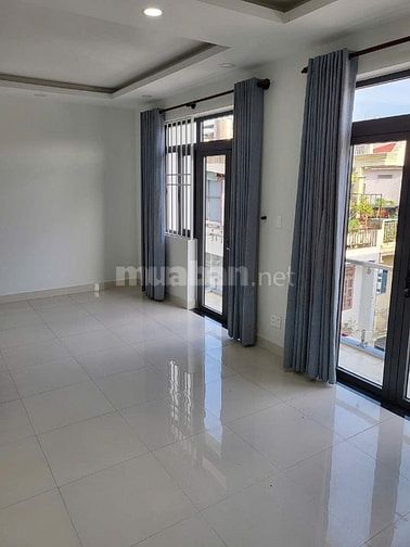 Cho thuê nhà hẻm xe tải 3 lầu 1 sân thượng 61/1 Thăng Long Tân Bình (c