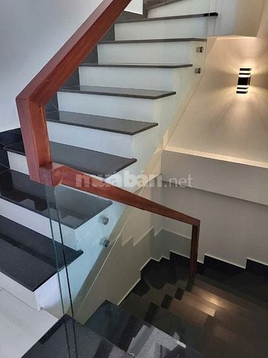 Cho thuê nhà hẻm xe tải 3 lầu 1 sân thượng 61/1 Thăng Long Tân Bình (c