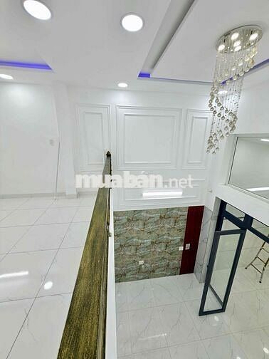 NHÀ NGUYÊN CĂN 1 LỬNG 3 LẦU GẦN CHỢ Ở LIỀN