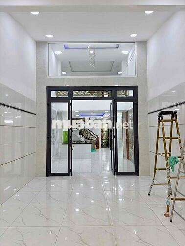 NHÀ NGUYÊN CĂN 1 LỬNG 3 LẦU GẦN CHỢ Ở LIỀN