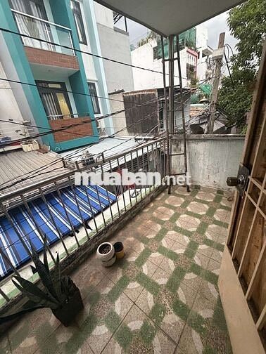 bán nhà gần Aeon, 4m x 10m, hẻm xe hơi, nhà 2 tầng chỉ hơn 4 tỷ xíu TL