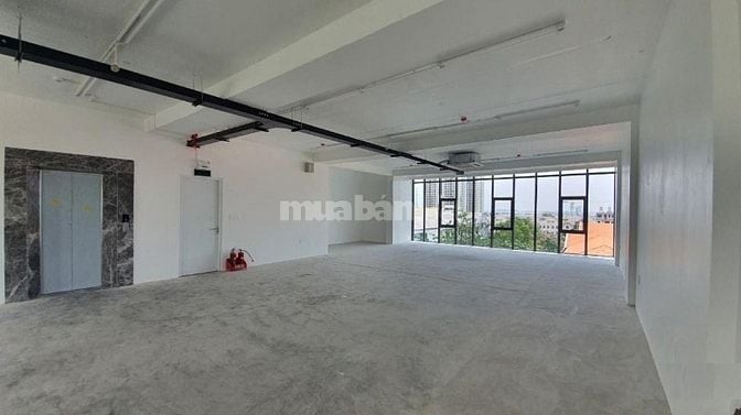 TOÀ VĂN PHÒNG 7 LẦU SÀN TRỐNG - 2000M2 GIÁ 300 TRIỆU