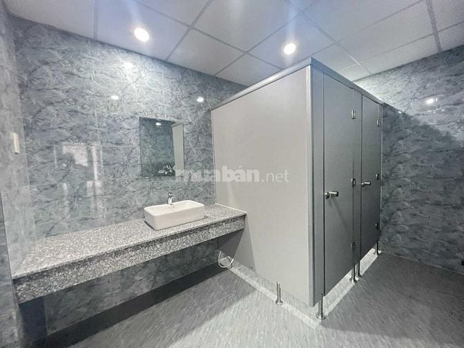 TOÀ VĂN PHÒNG 7 LẦU SÀN TRỐNG - 2000M2 GIÁ 300 TRIỆU