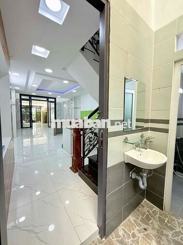 NHÀ NGUYÊN CĂN 1 LỬNG 3 LẦU GẦN CHỢ Ở LIỀN
