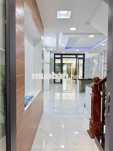 NHÀ NGUYÊN CĂN 1 LỬNG 3 LẦU GẦN CHỢ Ở LIỀN