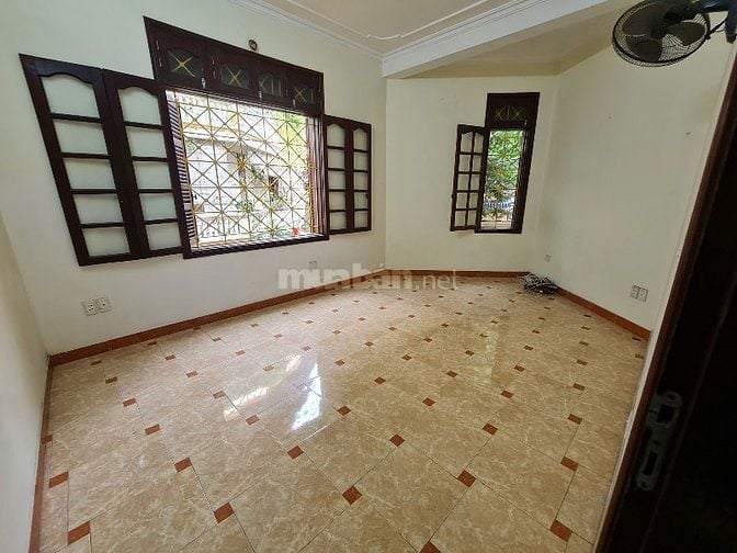 Căn góc 4T khu P/Lô Víp Tam Trinh cách MP có 30m vỉa hè oto tránh 