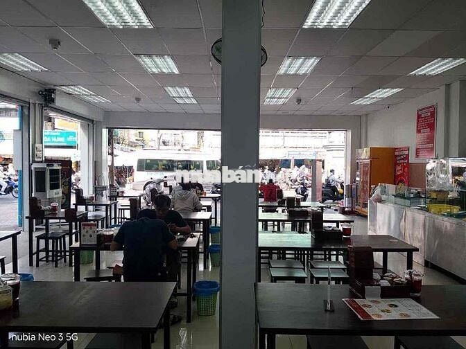 Sang Nhượng Quán Bánh Canh Cá Lóc 300m² Quận 3 - Giá 450 Triệu