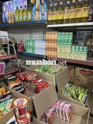 Sang cửa hàng tạp hoá, mặt tiền đường Phan Văn Đối