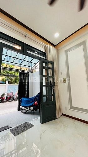 Nhà bán hẻm xe hơi  thông 156 Tô Hiến Thành Quận 10, kế chợ thuốc tây