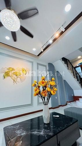Nhà bán hẻm xe hơi  thông 156 Tô Hiến Thành Quận 10, kế chợ thuốc tây