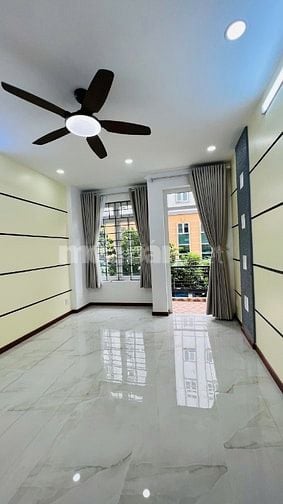 Nhà bán hẻm xe hơi  thông 156 Tô Hiến Thành Quận 10, kế chợ thuốc tây