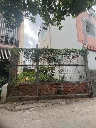 Bán đất  73.9m2 / 6.5 tỷ , hẻm ô tô , đường Lê Văn Thịnh  