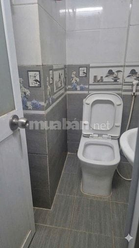 Nhà hxh dt15m2 đúc 1 lầu 1 phòng ngủ lớn 2wc đường Âu Cơ, Q. Tân Phú