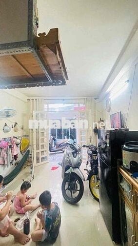 Cách Vạn Hạnh Mall 5 phút đi bộ Nhà 5 Tầng kiên cố 4 Phòng Ngủ.