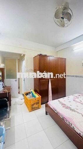 Cách Vạn Hạnh Mall 5 phút đi bộ Nhà 5 Tầng kiên cố 4 Phòng Ngủ.