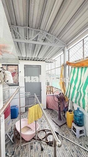 Cách Vạn Hạnh Mall 5 phút đi bộ Nhà 5 Tầng kiên cố 4 Phòng Ngủ.