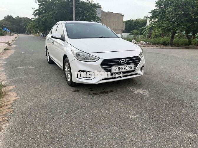Hyundai Accent Trắng