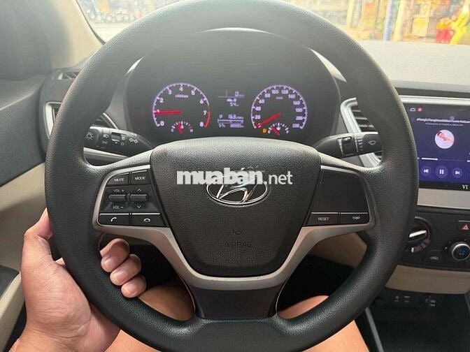 Hyundai Accent Trắng