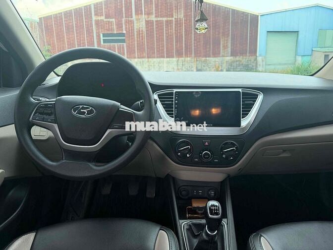 Hyundai Accent Trắng