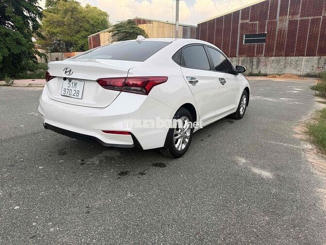 Hyundai Accent Trắng