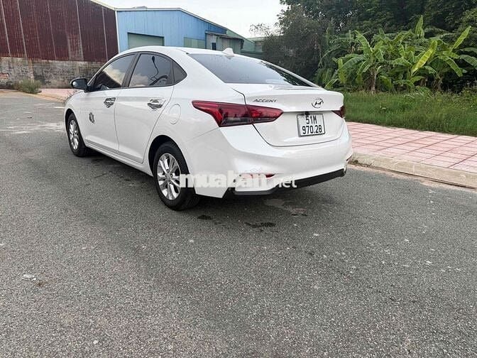 Hyundai Accent Trắng