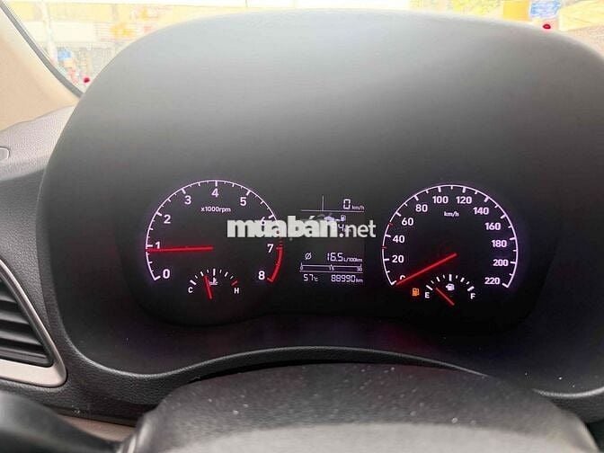 Hyundai Accent Trắng
