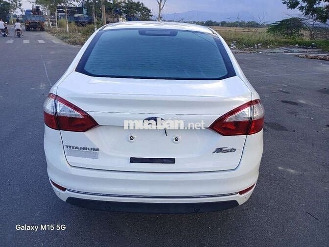 Ford Fiesta Titanium Trắng