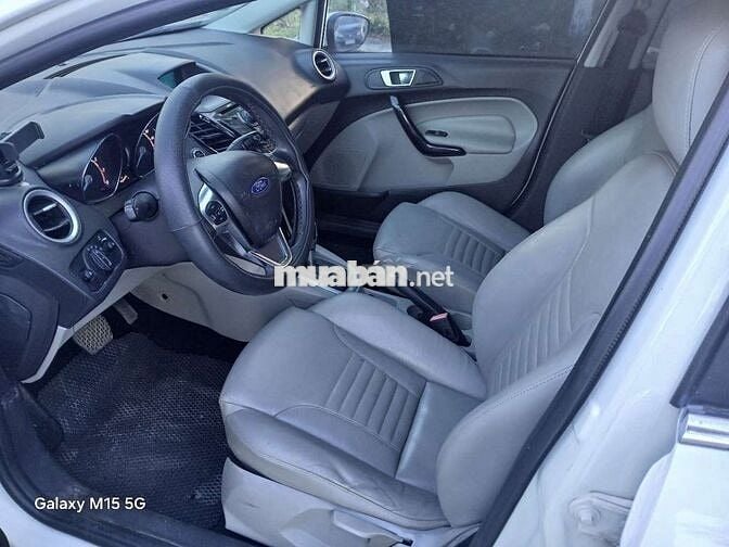 Ford Fiesta Titanium Trắng