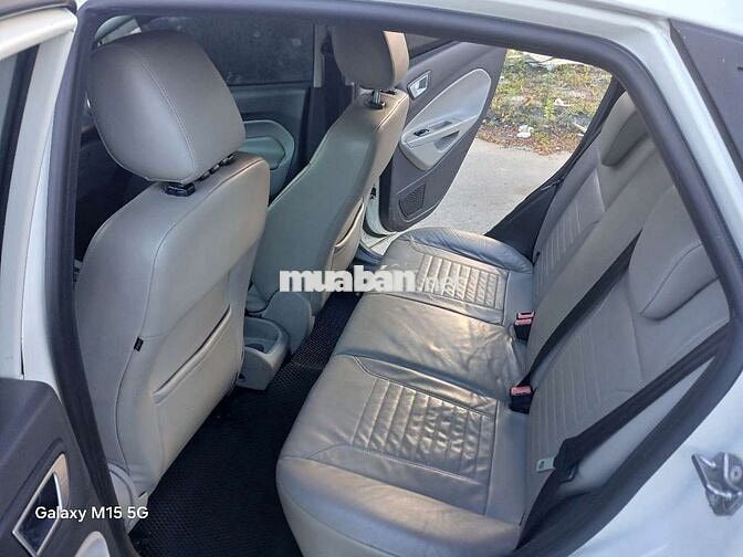 Ford Fiesta Titanium Trắng