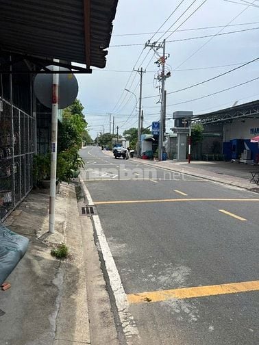 NHÀ NÁT MẶT TIỀN / - VỊ TRÍ VÀNG - CHỈ TÍNH GIÁ ĐẤT