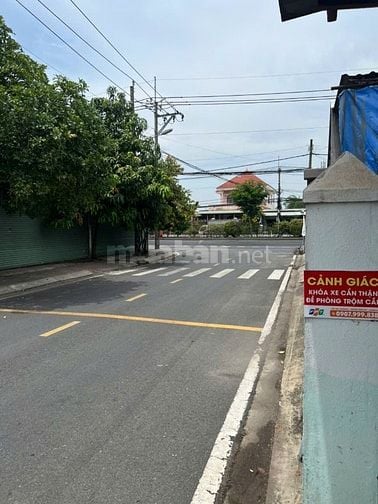NHÀ NÁT MẶT TIỀN / - VỊ TRÍ VÀNG - CHỈ TÍNH GIÁ ĐẤT