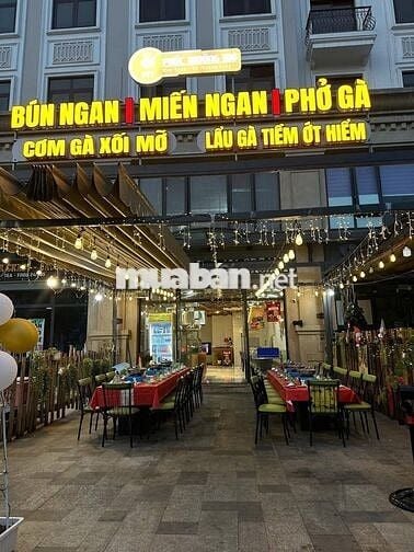 Tuyển 1 phụ bếp + 1 phục vụ bao ăn ở - Vin Quận 9