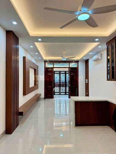 Nhà Thanh Am 58m² x 5 tầng, thang máy, gara ô tô, giá nhỉnh 13 tỷ.