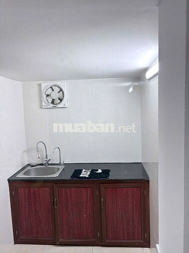Hiếm! Chỉ 5tr- Cho thuê nhà Ngọc Lâm, 50m, Ô tô đỗ cổng, nội thất đủ