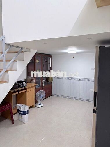 Hiếm! Chỉ 5tr- Cho thuê nhà Ngọc Lâm, 50m, Ô tô đỗ cổng, nội thất đủ