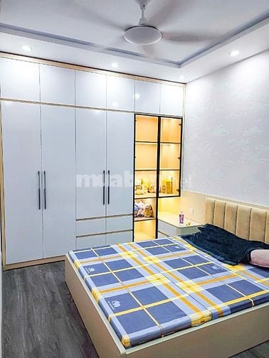 61mx6 Tầng, thang máy MT4m, Mặt phố Hoàng Mai 23.5 tỷ