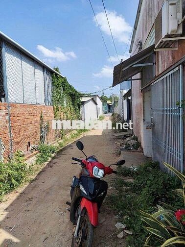 Bán gấp căn nhà 86m2(5x17)giá 1tỷ3 đường nguyễn Thị Lắng xã TPT Củ Chi