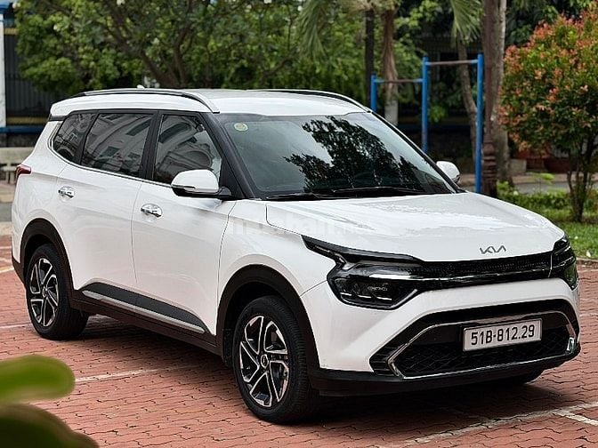 kia carens 2022 bản luxury màu trắng
