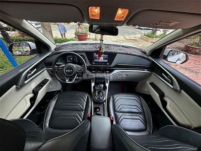 kia carens 2022 bản luxury màu trắng